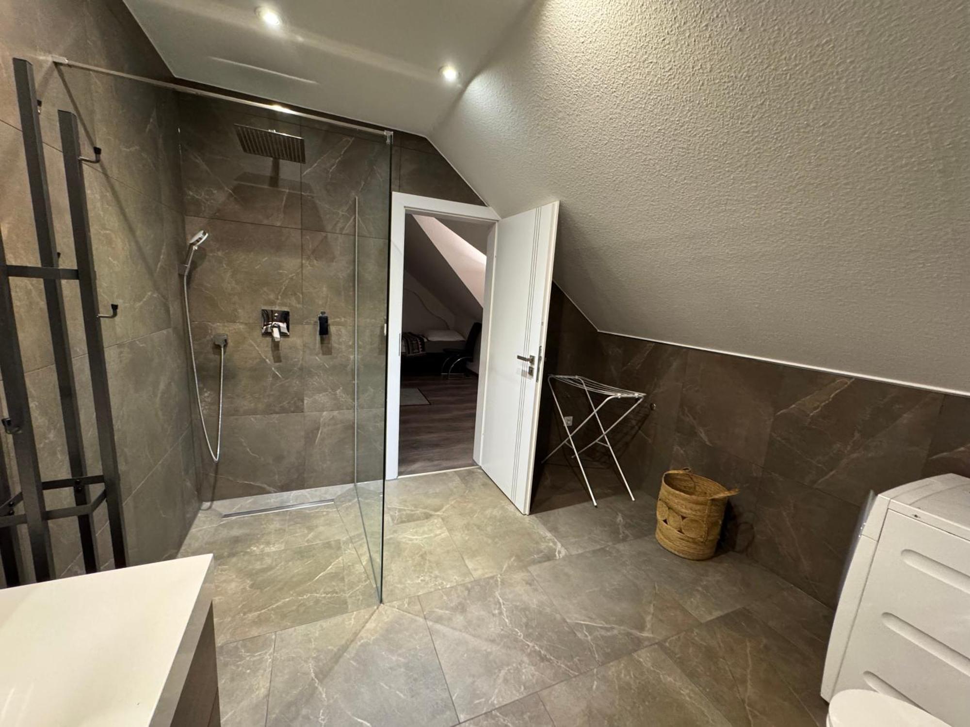 Modern House Gehrden Auf 2 Etagen, Nice Garten, Barbecue, Contactless Check-In, Free Parking ภายนอก รูปภาพ